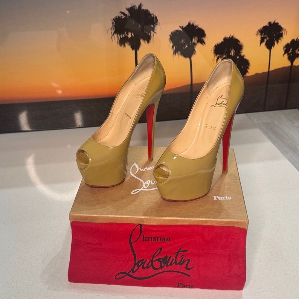 Christian Louboutin Beige Patent Leather Heels - Picture 2 of 8